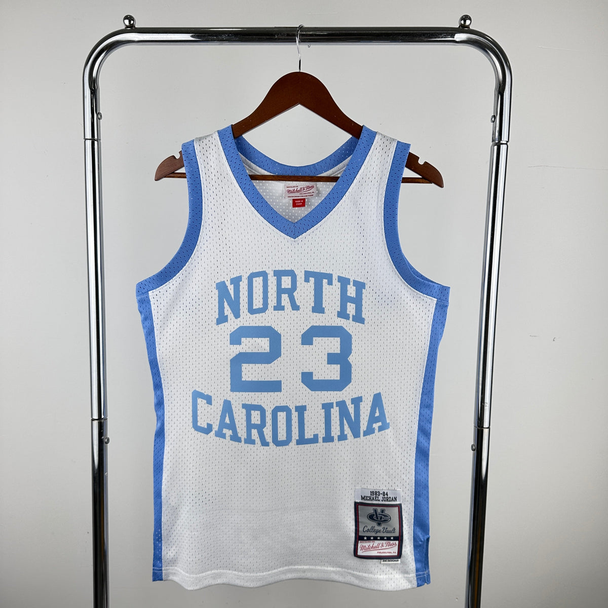 Jersey Swingman Michael Jordan University Of North Carolina Mitchell & Ness Hardwood Classics 1983